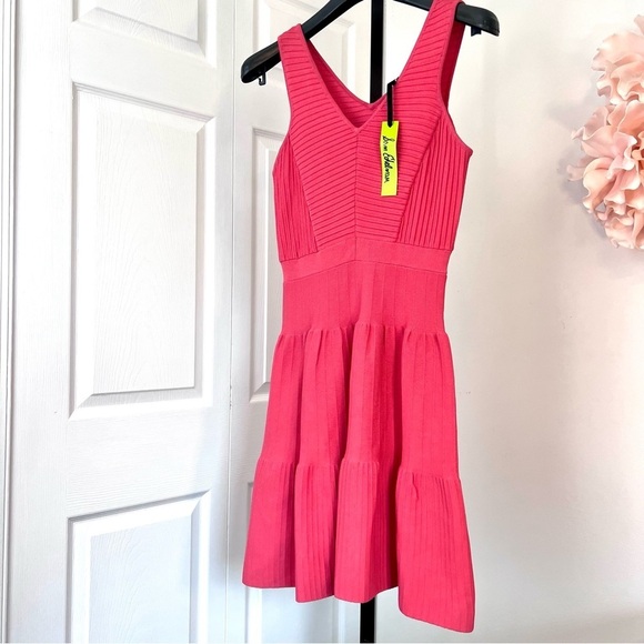 Sam Edelman Dresses & Skirts - Sam Edelman Pink Bandage Coral V-Neck Dress - Fit and Flare